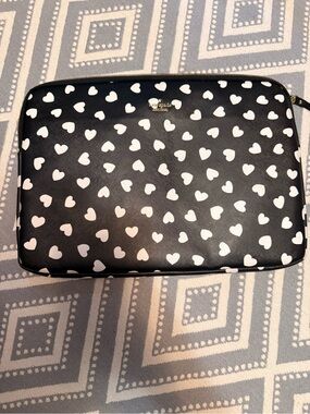 kate spade Black White Heart Party Print Zip Laptop Pouch